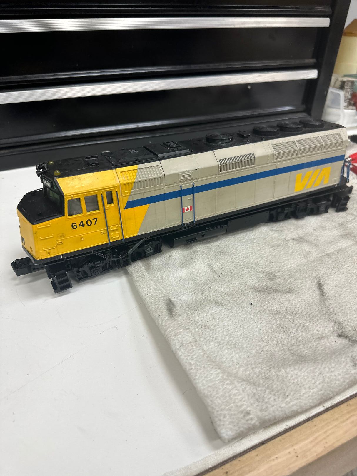 MTH VIA Rail F40PH & Vista Dome
