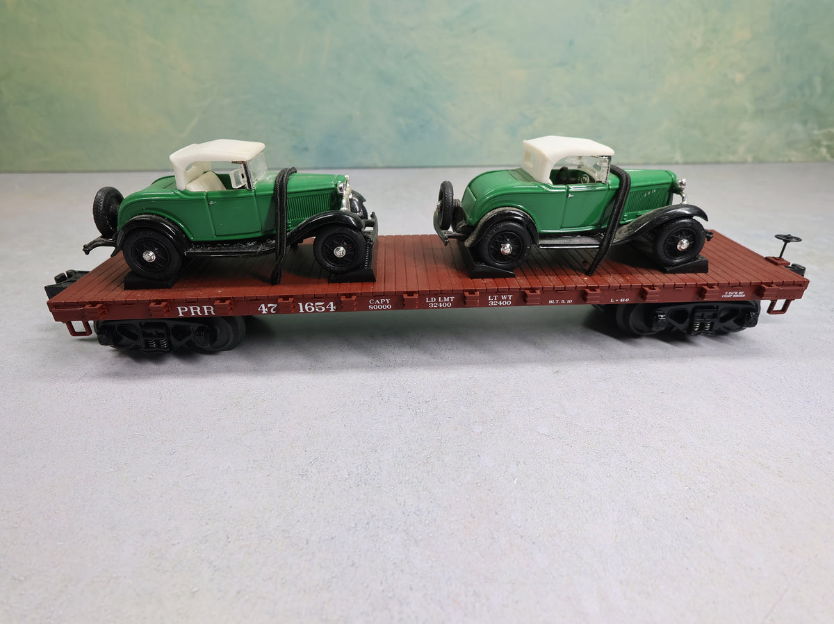 MTH Premier 20-98449 O 50 Ton 41' Wood Flat Car Pennsylvania PRR #471654 w/ 2 1932 Roadsters