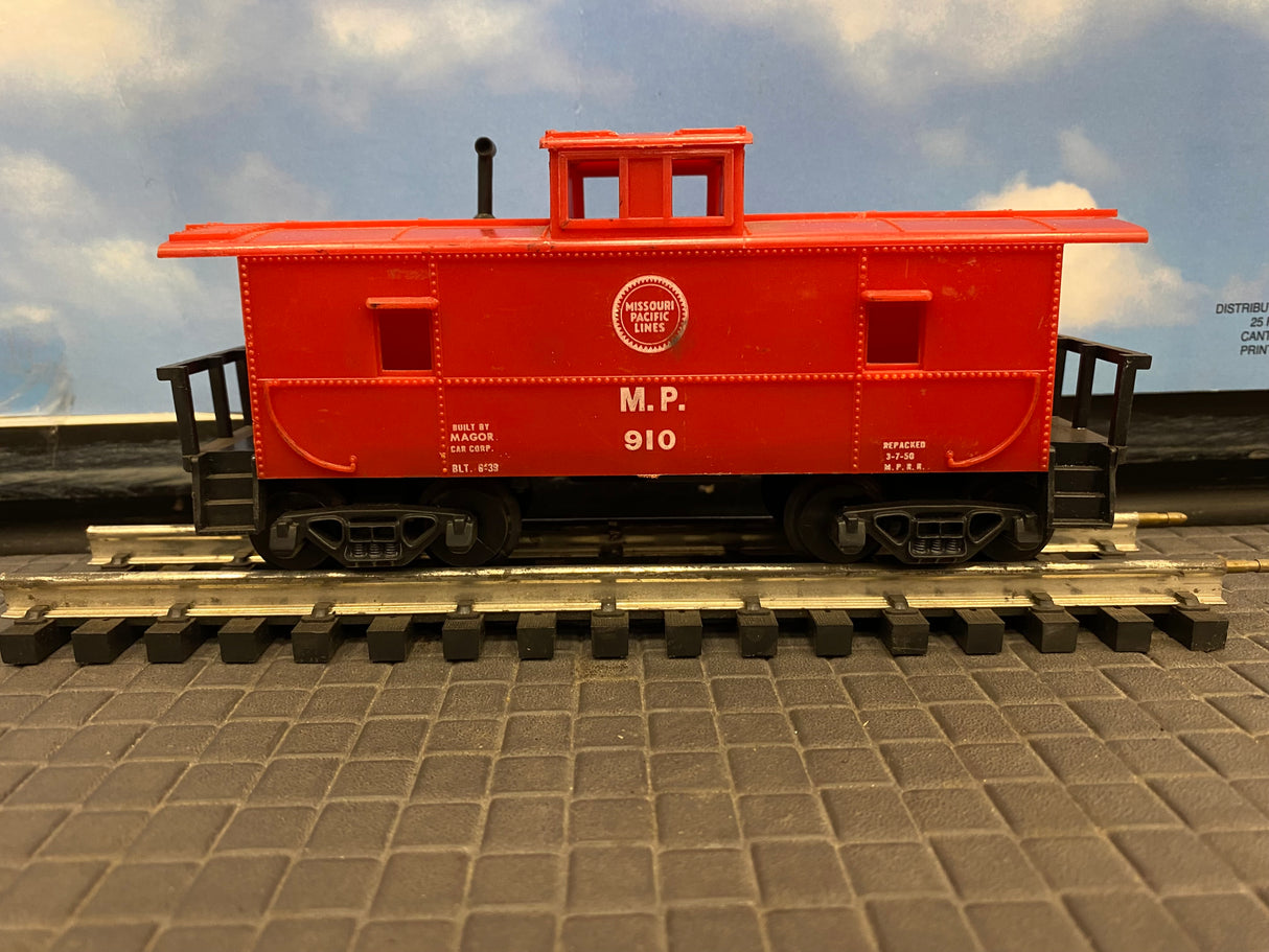 KMT 2 Rail O Gauge Freight Set
