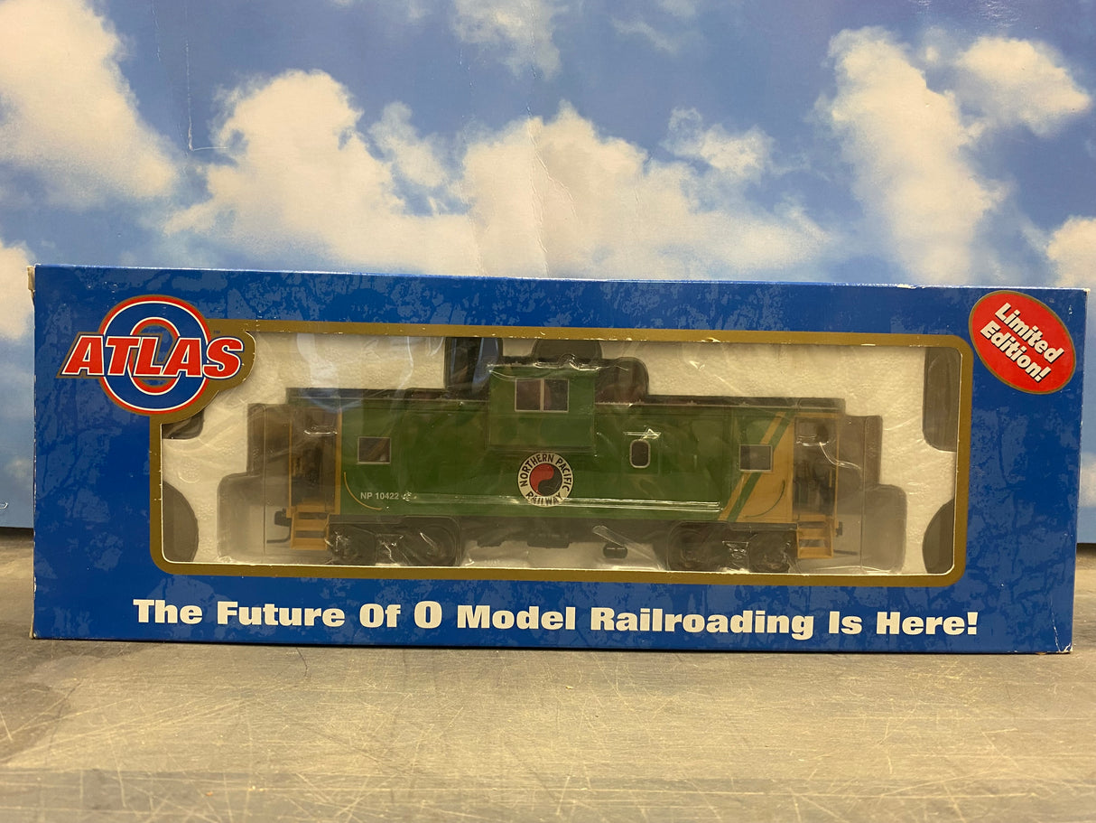 Atlas-O Extended Vision Caboose #7612: Northern Pacific #10422 (2-Rail)
