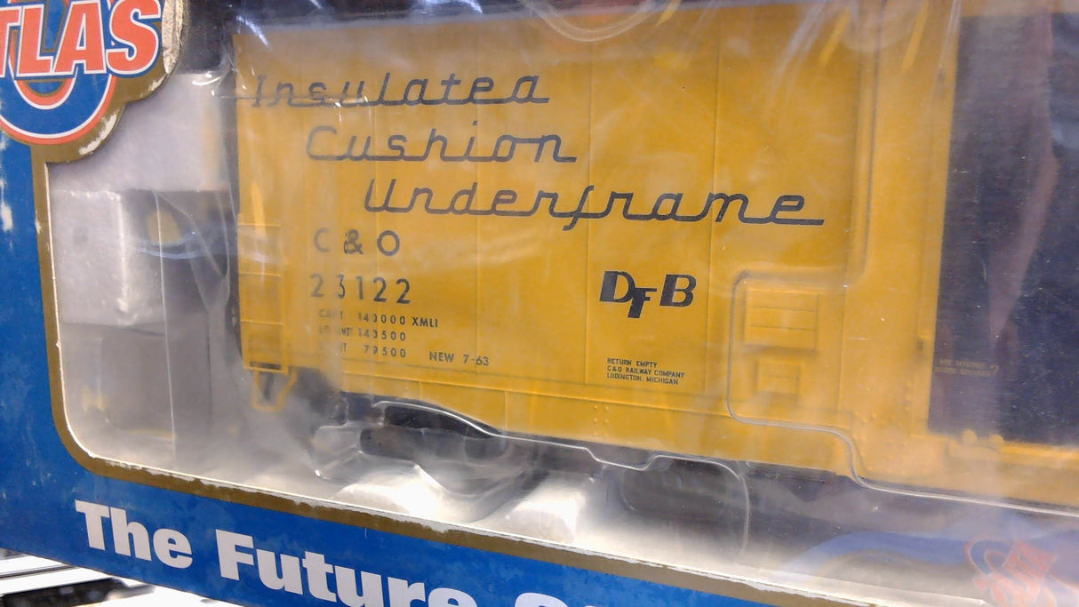 ATLAS 9864-1: 50' Chesapeake & Ohio #23122 PS1 Plug Door Box Car (2 Rail)