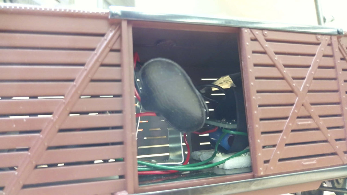 KMT D.L.&W. Lackawanna Stock Car #23530 w/ Home Made Horse Sounds