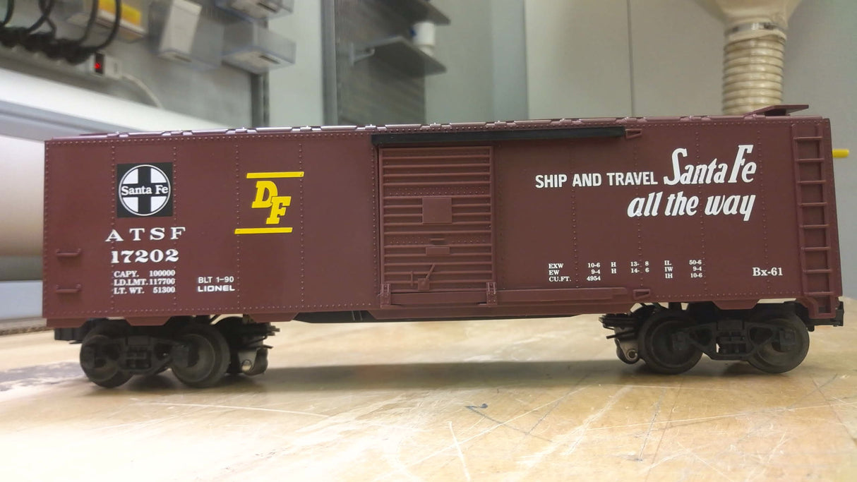 Lionel 6-17202 Santa FE Std. O RAILSOUNDS Boxcar VG Condition