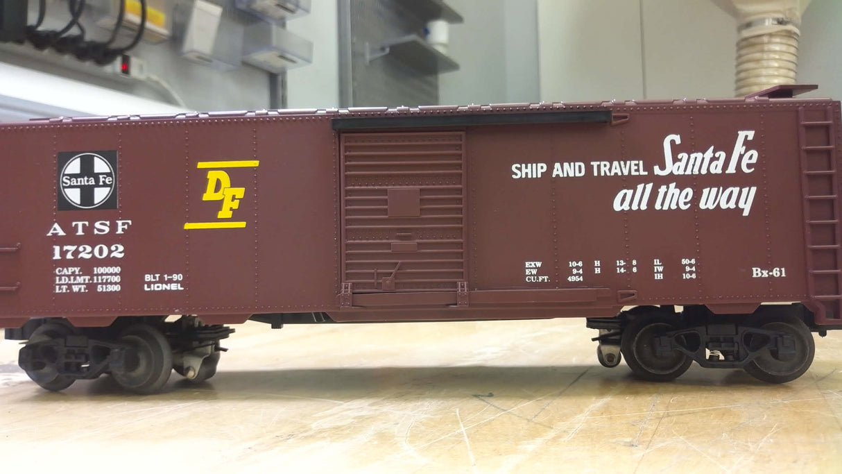 Lionel 6-17202 Santa FE Std. O RAILSOUNDS Boxcar VG Condition