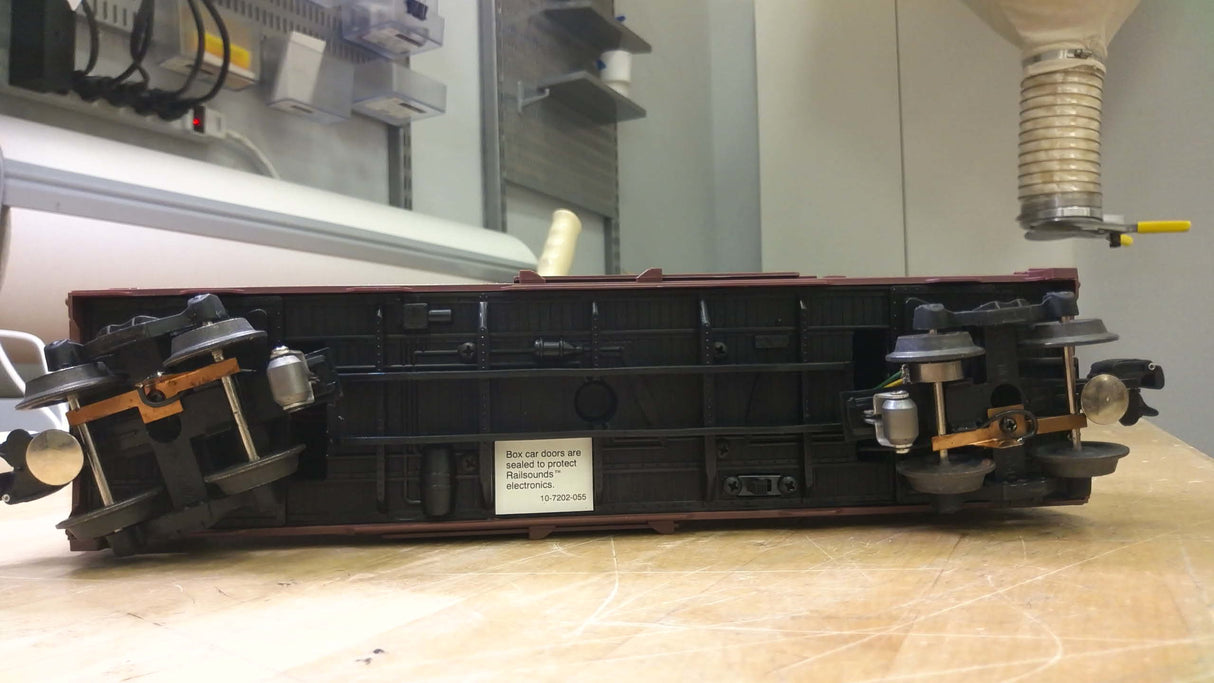 Lionel 6-17202 Santa FE Std. O RAILSOUNDS Boxcar VG Condition