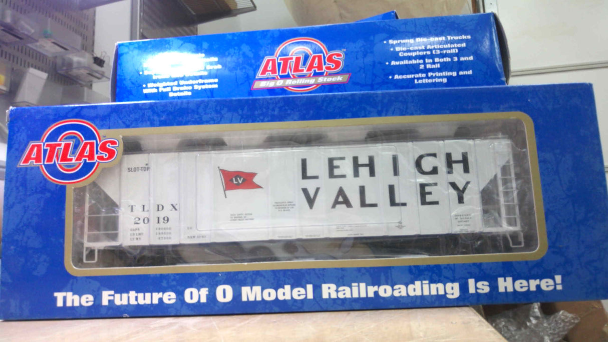 Atlas-O Lehigh Valley PS-4427 Low Side Covered Hopper #2019 Item# 6384-2 3-Rail