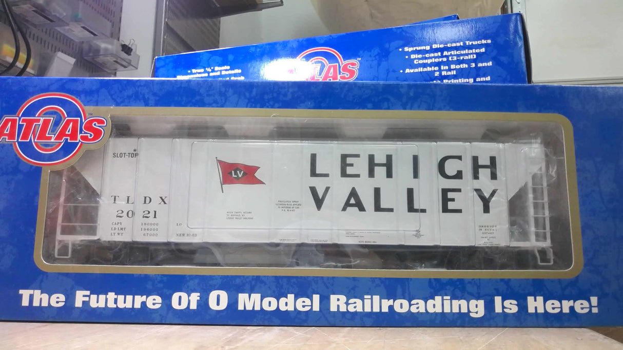 Atlas-O Lehigh Valley PS-4427 Low Side Covered Hopper #2021 Item# 6384-4 3-Rail