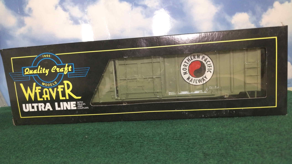 Weaver U13007 50' Plug Door Box Car Northern Pacific 2-Rail