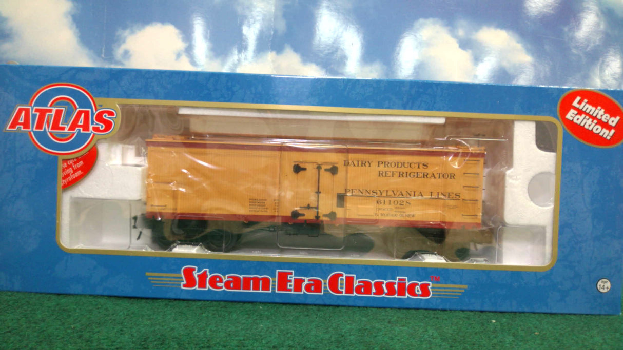 Atlas #8066-2 PRR Lines Dairy 36' Wood Reefer Car #611028 (3-Rail)