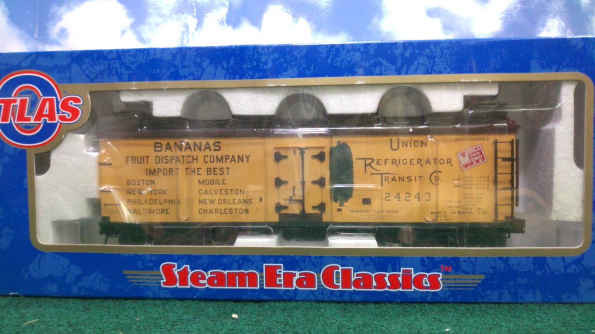 Atlas #6727 Fruit Dispatch Co. 40' Woodside Reefer Car (3-Rail)