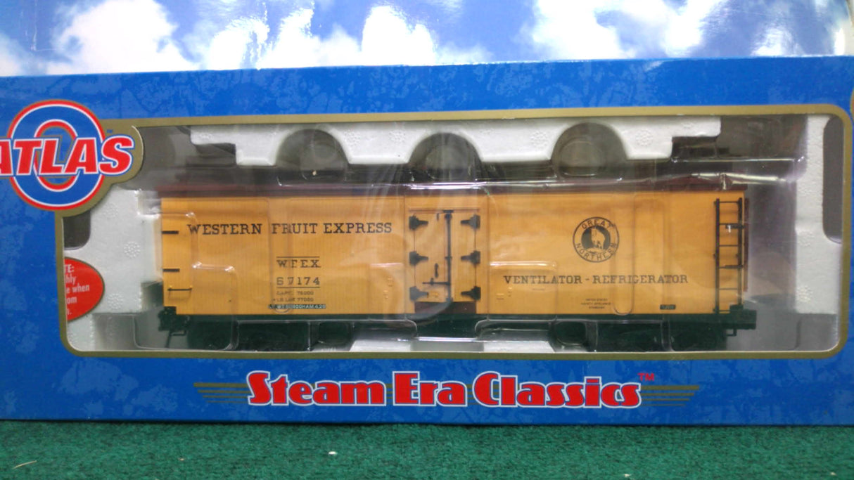 Atlas #8108 Great Northern 40' Woodside Reefer (3-Rail)