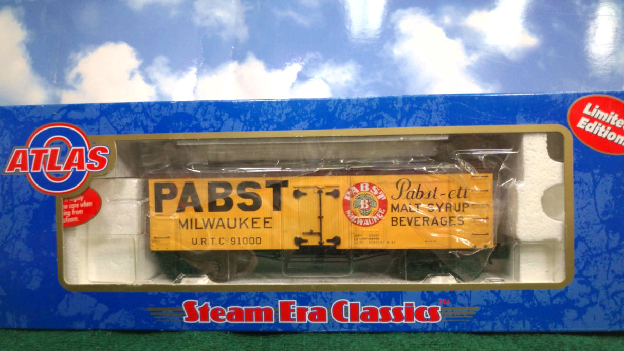 Atlas #8013 Pabst 36' Woodside Reefer Car (3-Rail)