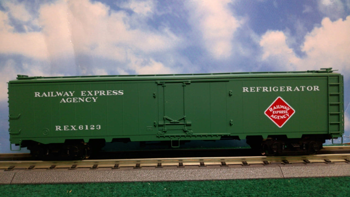 Golden Gate Depot Railroad Express Agency (Green) 54' Reefer (3-Rail)