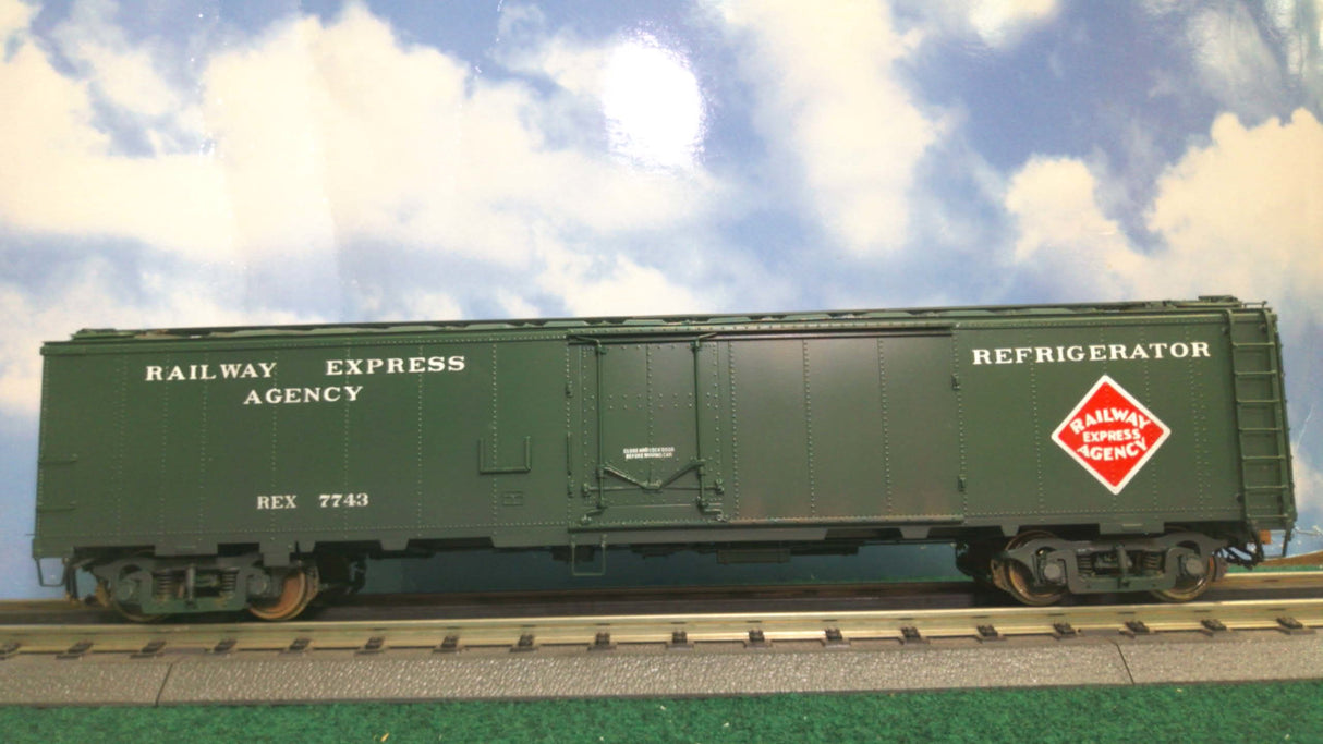 Precision Scale Co. REA Ice Reefer Car (2-Rail)