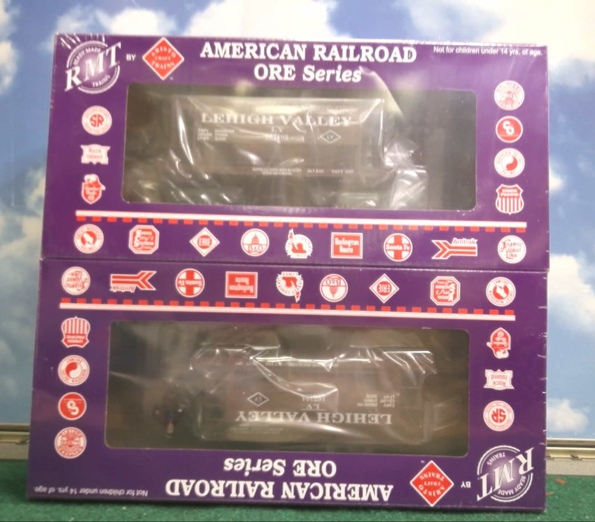 RMT-96738 Lehigh Valley Ore Car 2 Car Set