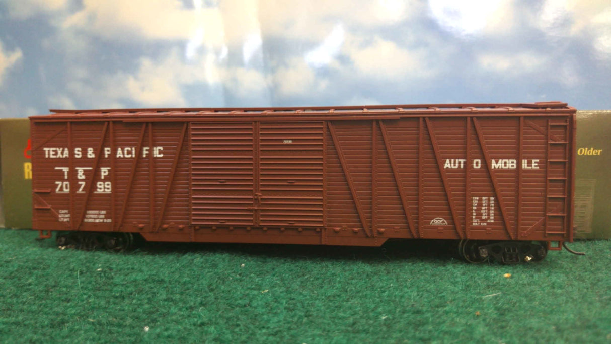 Roundhouse 84410 HO Texas Pacific 50' Single Seath Auto Box Car