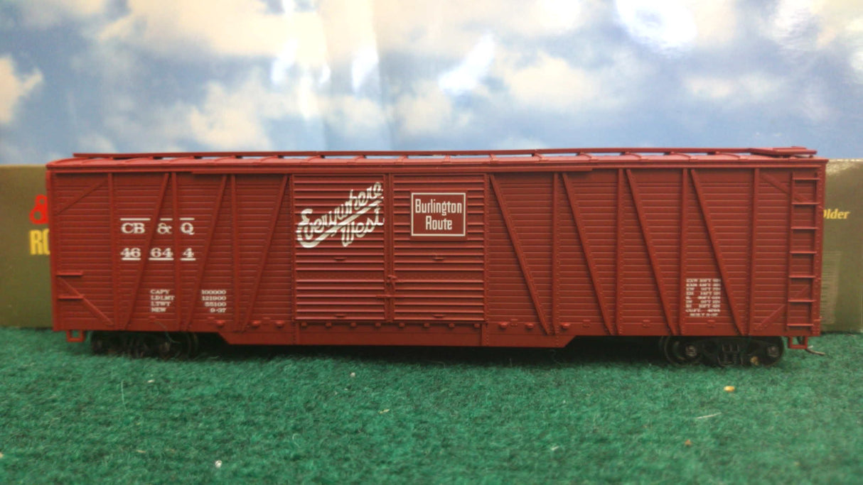 Roundhouse 84401 HO Burlington 50' Single Seath Auto Box Car