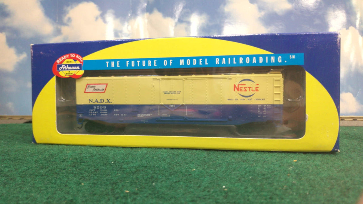 Athearn 7027 HO Nestle 50' Plug Door Box Car