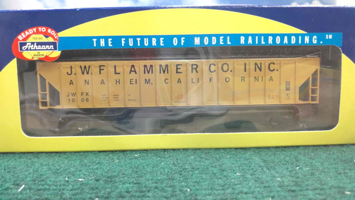 Athearn 71694 J.W. Flammer Co. 3-Bay Covered Hopper