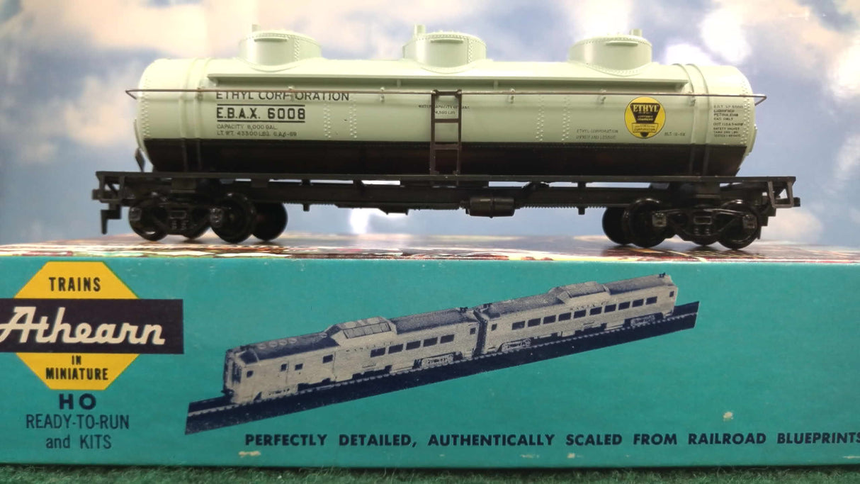 Athearn 1507 HO Ethyl Corp. Three Dome Tank Car