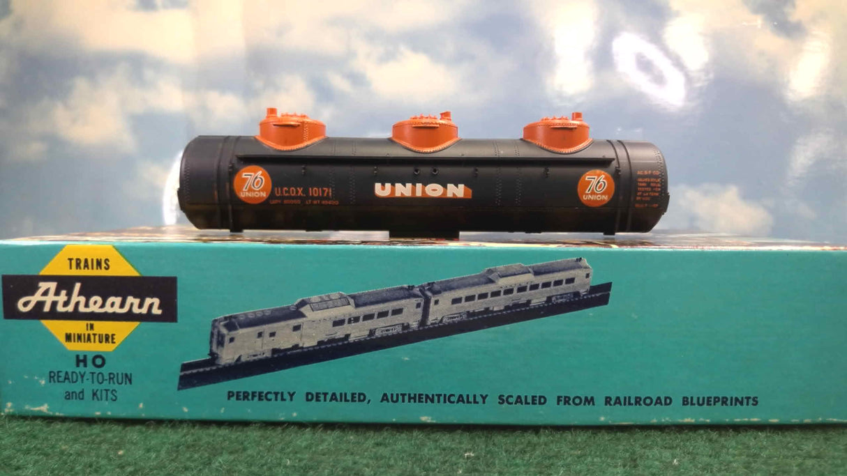 Athearn 1204 HO Deconstructed Union Oil Three Dome Tank Car