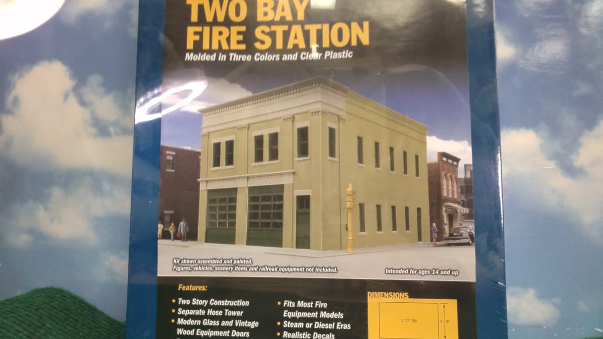 Walthers 933-4022 HO Two Bay Fire Station