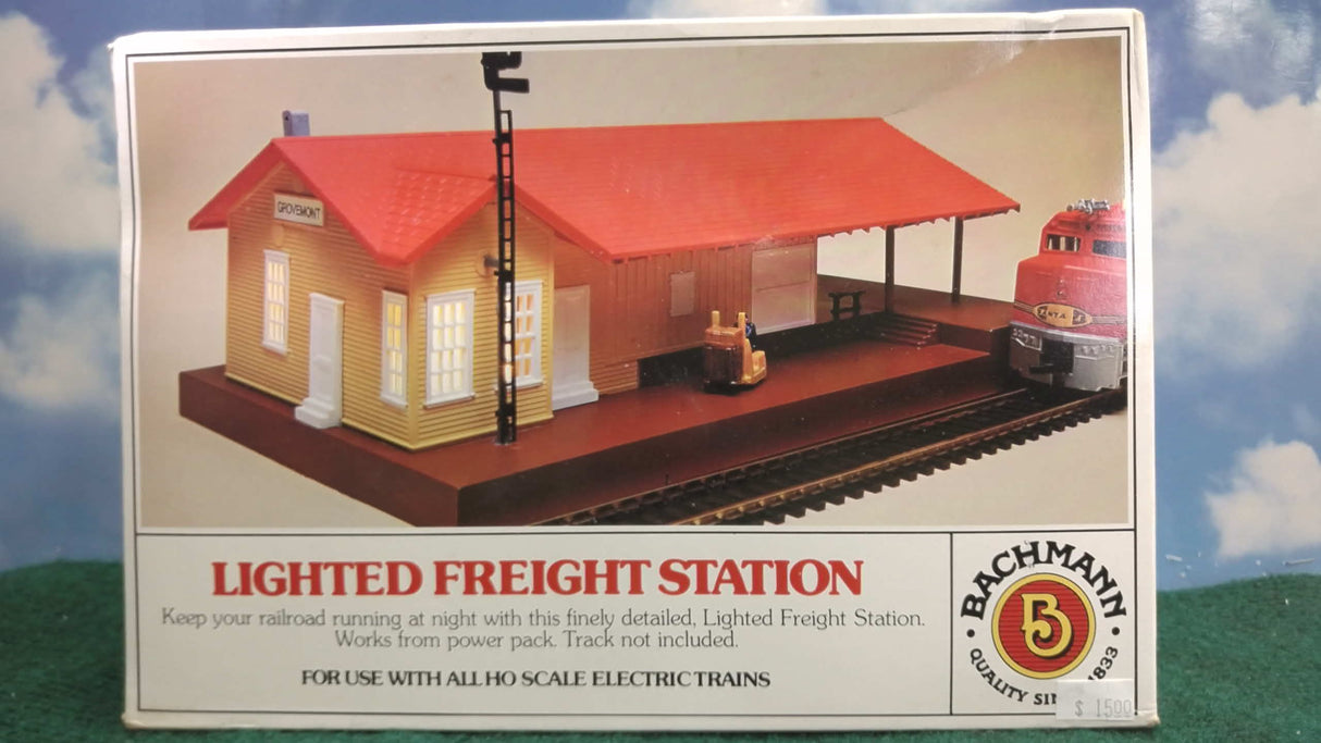 Bachmann 3014 HO Lighted Freight Station