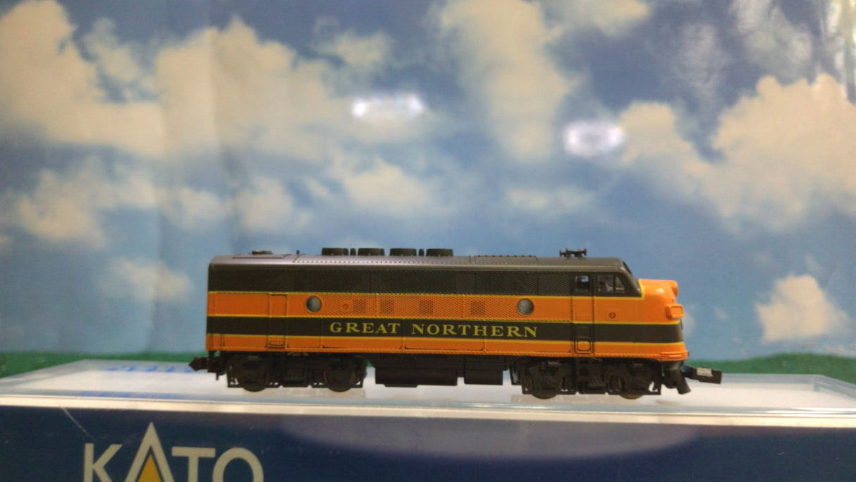 KATO N Great Northern EMD F3 Phase II A-B-A Set