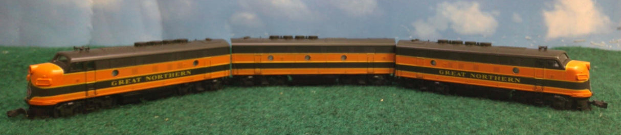 KATO N Great Northern EMD F3 Phase II A-B-A Set
