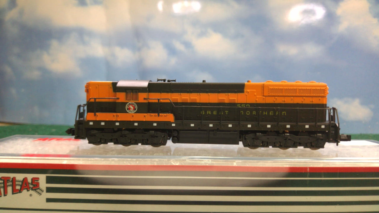 Atlas N Great Northern EMD SD 7