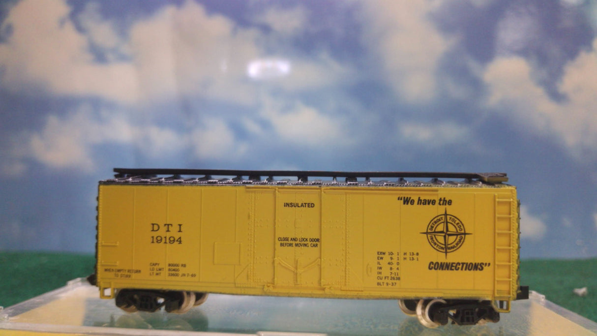 Atlas 3304 N Detroit T. & I. 40' Plug Door Box Car