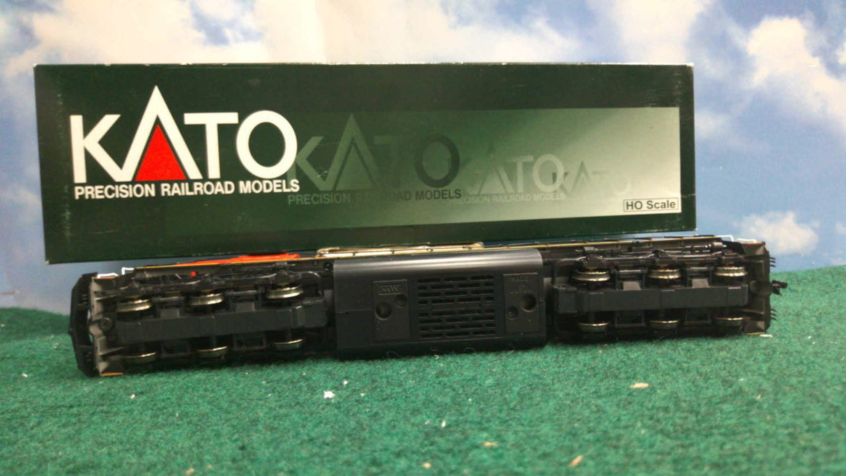 Kato EMD SD40-2 Mid Canadian National 37-6603