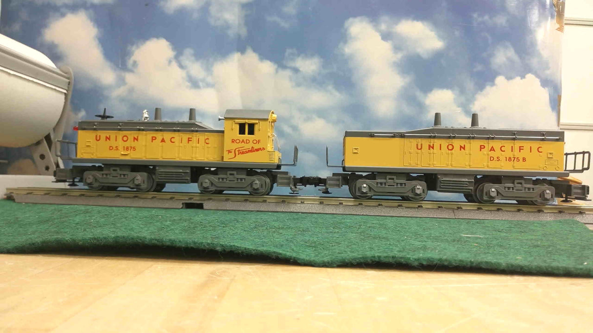 Lionel 6-18939 Union Pacific EMD NW2 Switcher Cow/Calf Set