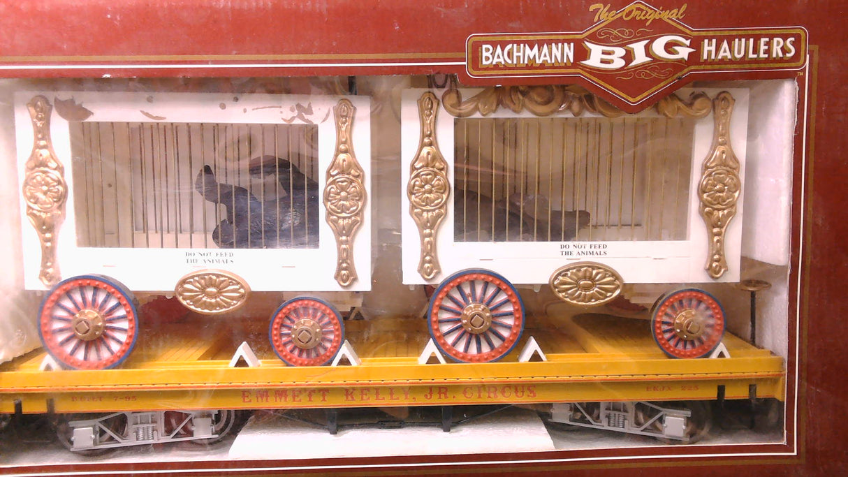 BACHMANN BIG HAULERS #98372 G-GAUGE FLATCAR WITH 2 CAGES BEAR & GORILLA