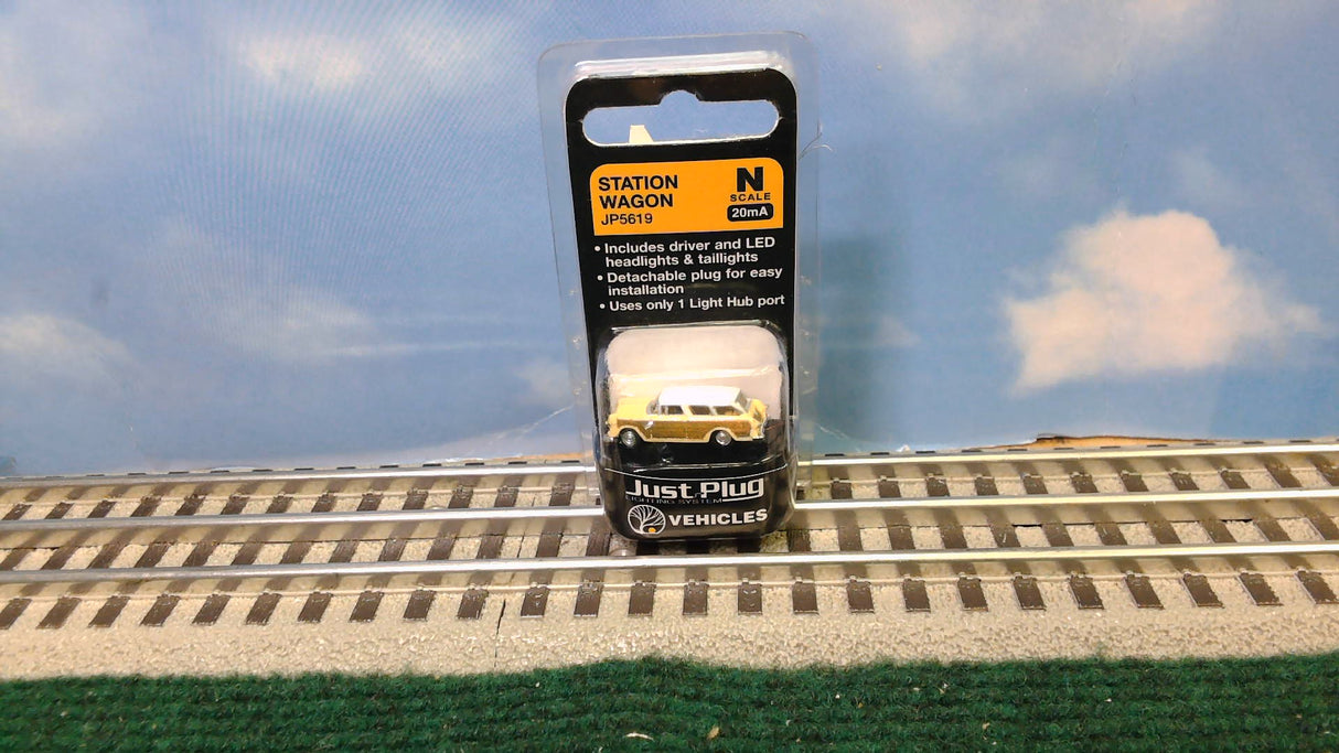 WOODLAND SCEICS N-SCALE JUST PLUG VEHICLES JP5619 STATION WAGON