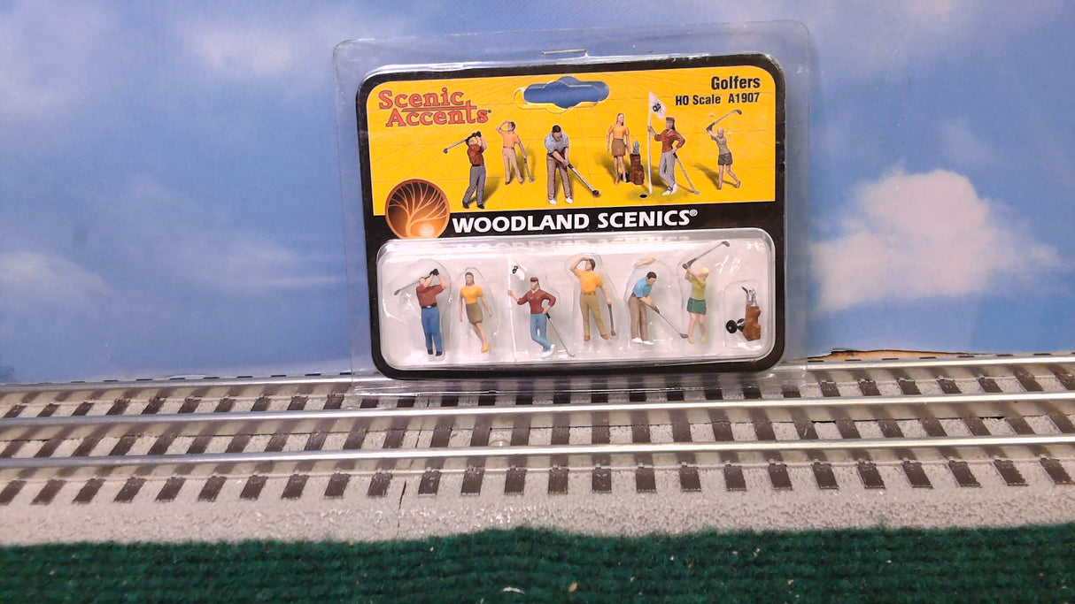 WOODLAND SCEICS HO-SCALE GOLFER A1907