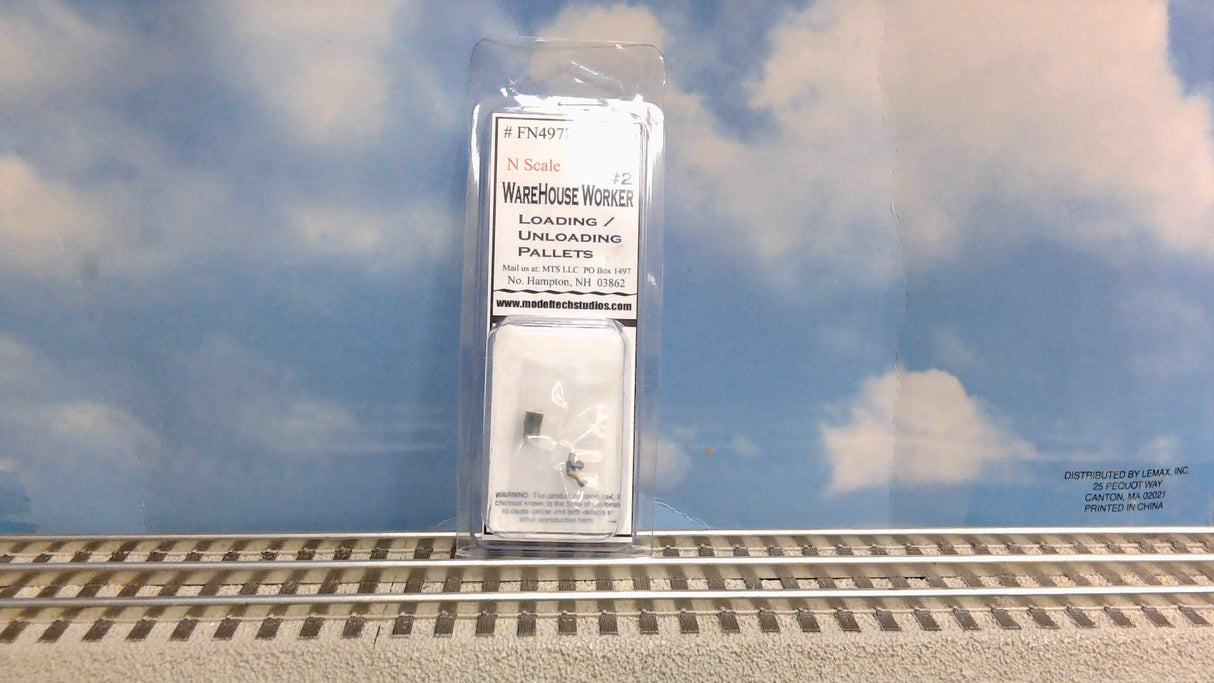 N Scale Warehouse Worker #2 Loading/Unloading Pallets FN497P