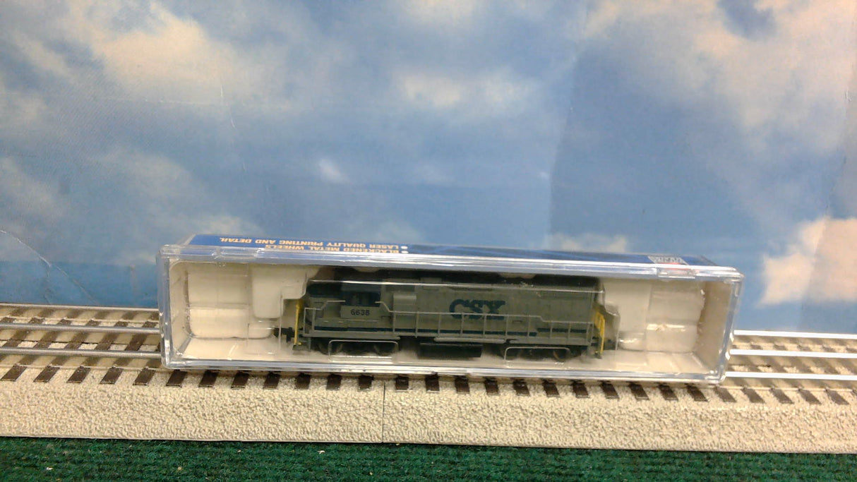 Life Like 7842 CSX GP38 Locomotive