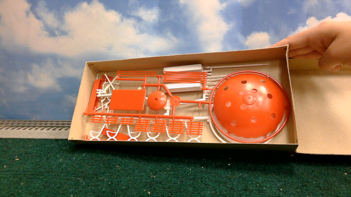 Vintage Lindberg LGB 267 G Scale Garden Furniture w Flower chests kit