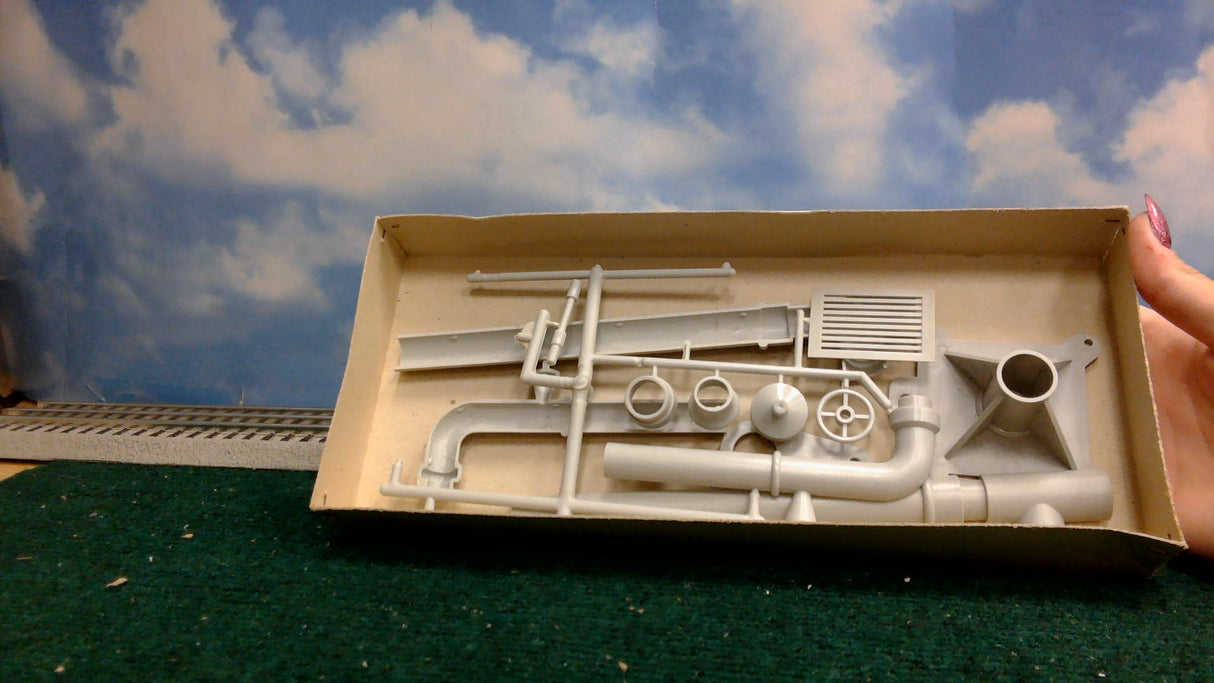 Vintage Lindberg LGB 270 G Scale Water-Crane kit