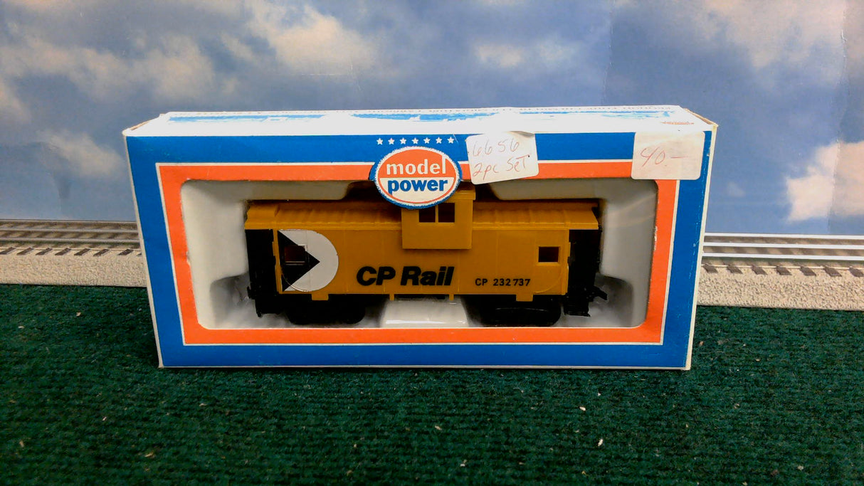 HO CP Rail Engine and Caboose set