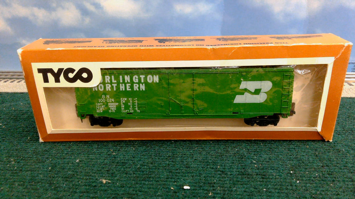 Tyco 339E:300 Burlington Northern 50' Plug Box Car