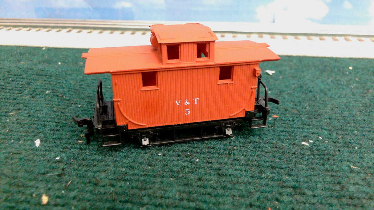 AHM 6251 HO V. & T. Old Time Caboose