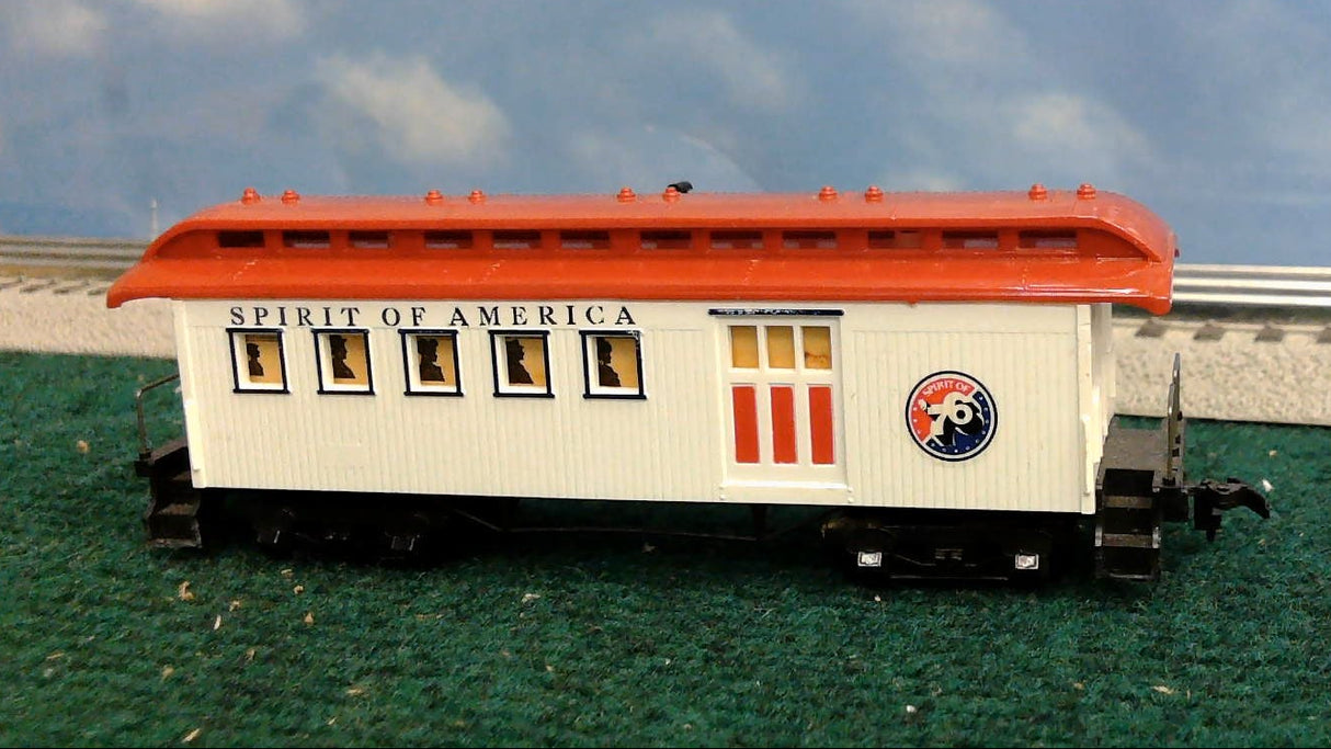 TYCO HO SCALE SPIRIT OF AMERICA PASSENGER CAR AND CABOOSE SET