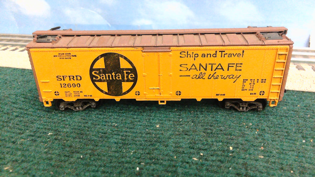 Athearn HO Santa Fe Railroad Reefer Car