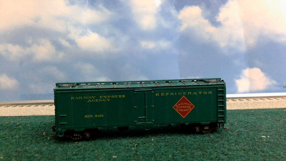 Varney 6101 REA Green Reefer Car