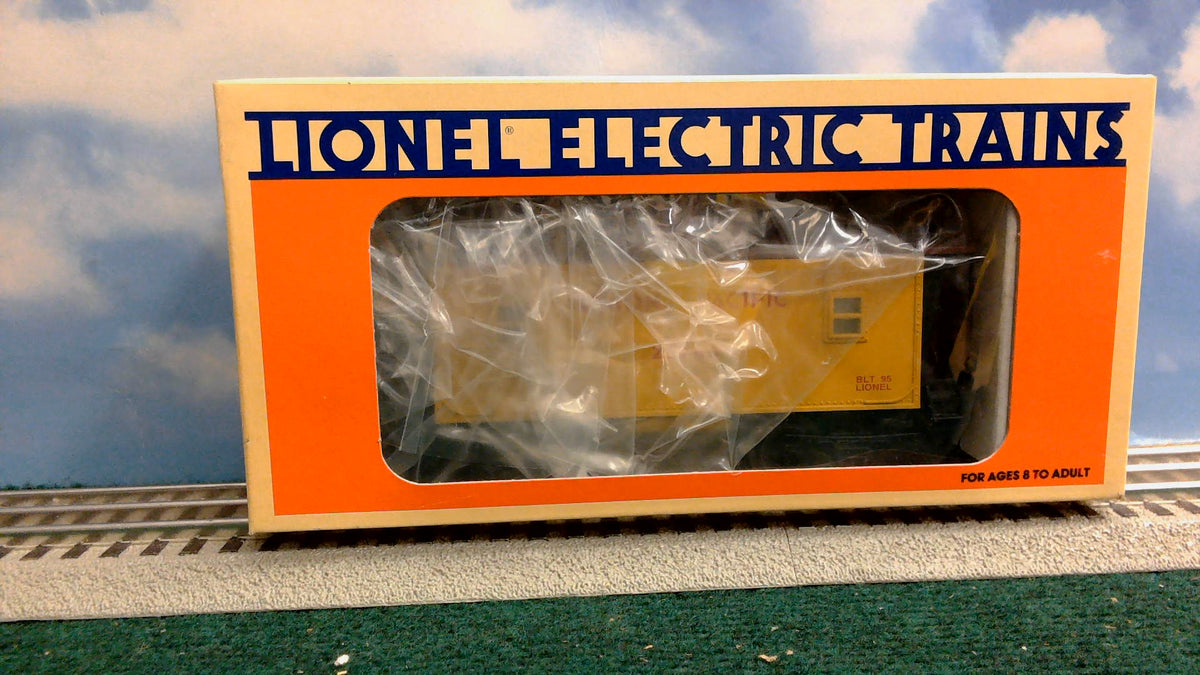 Lionel 6-16561 O Gauge Union Pacific Lighted Center Cupola Caboose