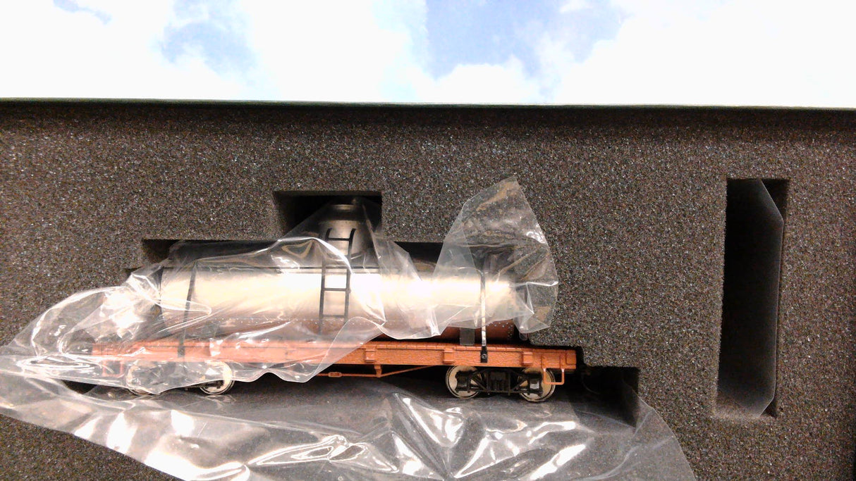 BACHMANN SPECTRUM 27198 ON30 TANK CARS SILVER - PAINTED UNLETTERED