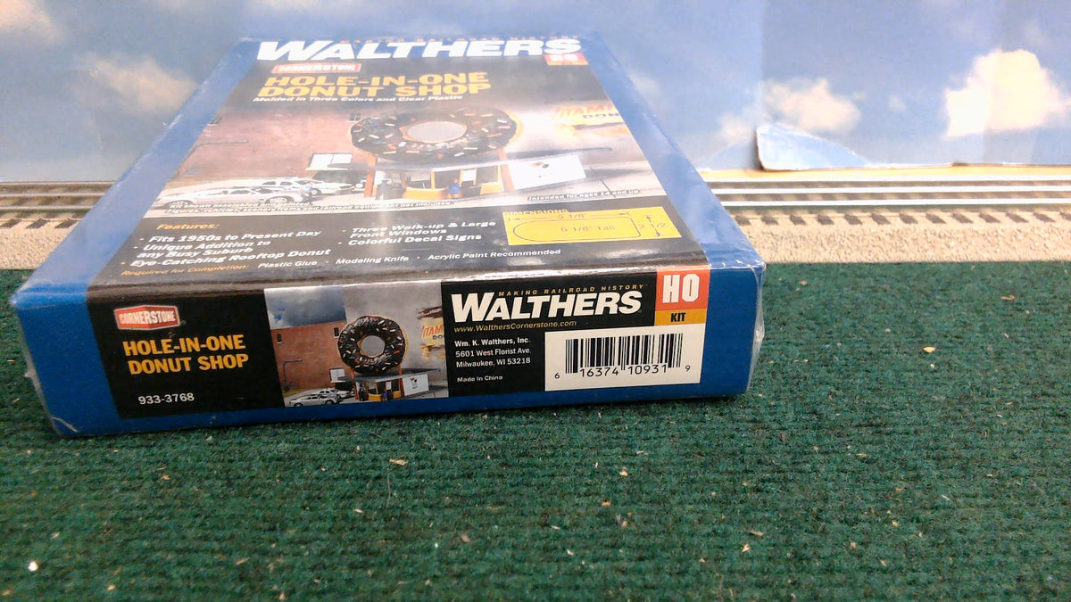 WALTHERS 933-3768 HOLE-IN-ONE DONUT SHOP HO KIT