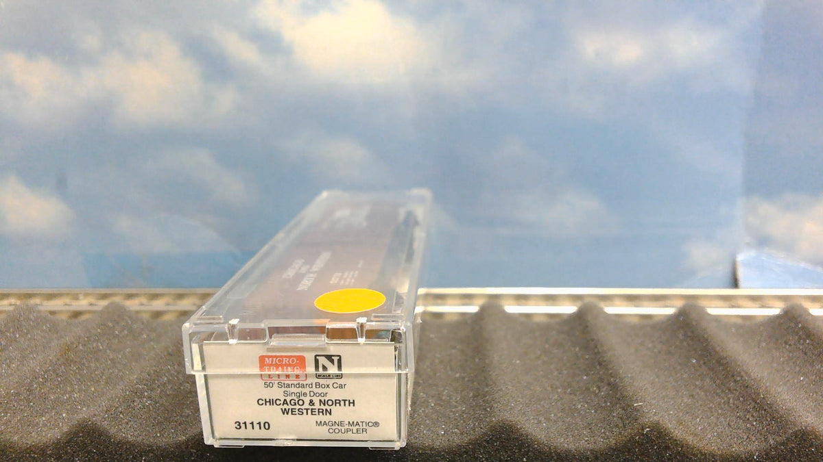 MICRO-TRAINS 31110 CHICAGO & NORTH WESTERN 50' STANDARD BOX CAR SINGLE DOOR